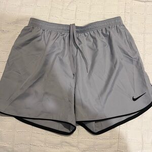 nike grey shorts 5’